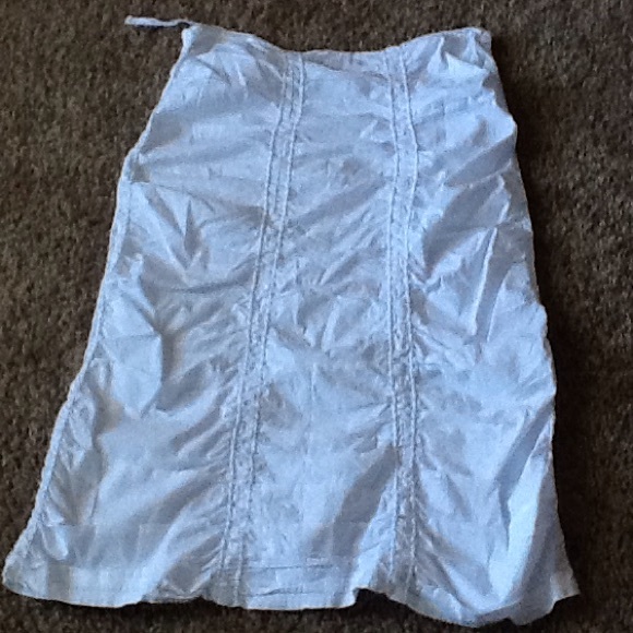 White Ruffle - Picture 2 of 2