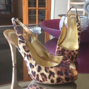 Beautiful cheetah pumps!
