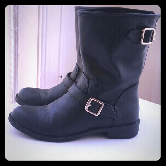 Black boots - Picture 1 of 1