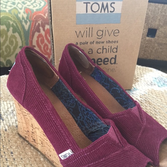 TOMS Wedge Wine Cork