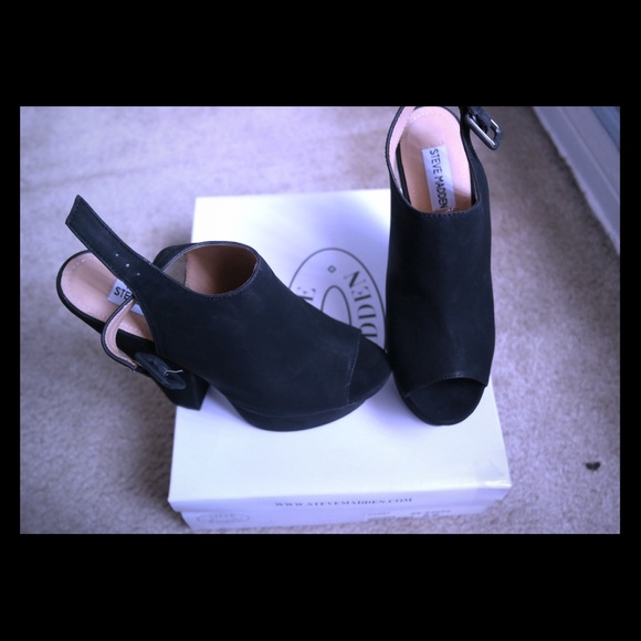 Black wedges