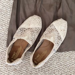Ivory Crochet TOMS Size 6.5