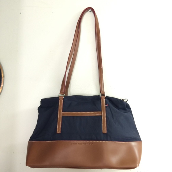 BOGO 50% Off Tommy Hilfiger Bag - Picture 2 of 4