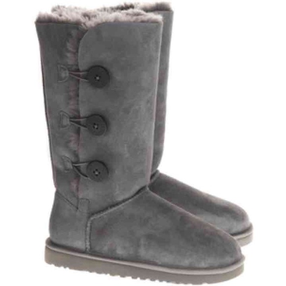 GRAY UGGS