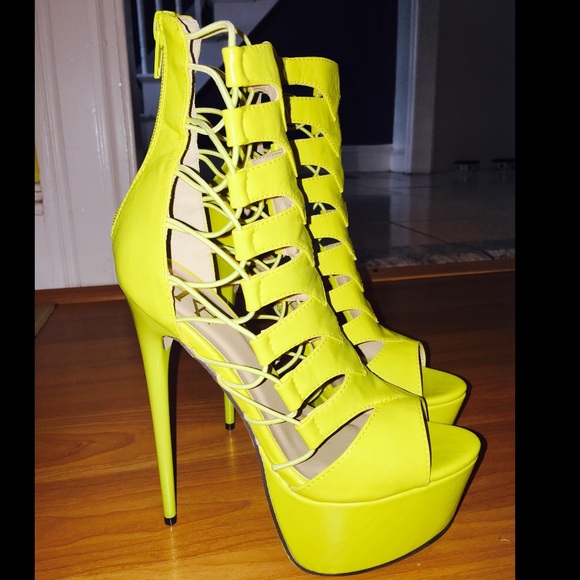 Neon strapped up pumps - Picture 3 of 4