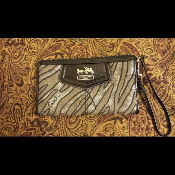 Authentic Coach clutch
