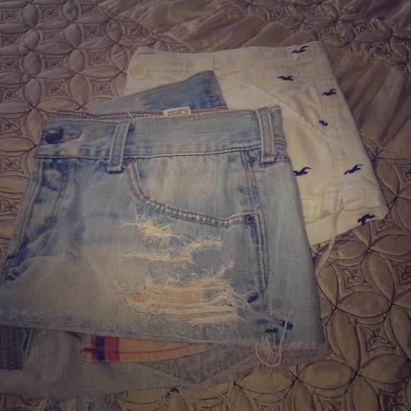 2 Hollister shorts in EUC
