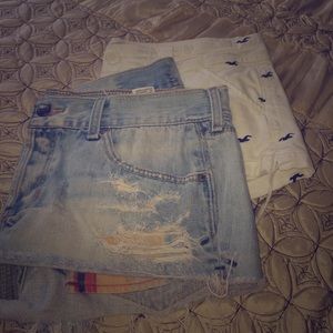 2 Hollister shorts in EUC