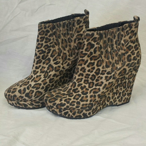 NWOT Cheetah print wedges