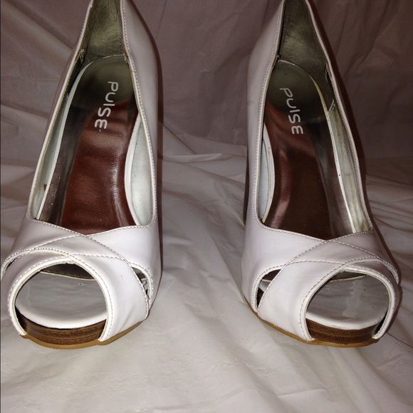 White heels !! - Picture 3 of 4