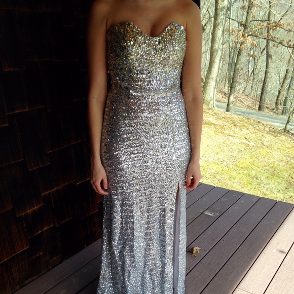La femme formal dress