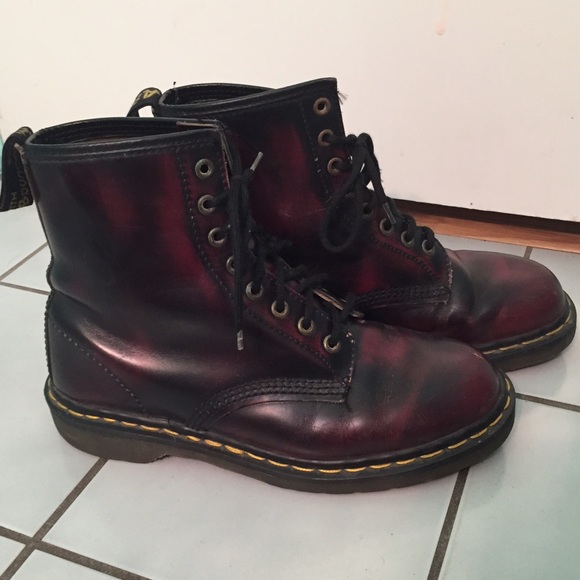 Doc Marten black/cherry rubbed MADE IN ENGLAND