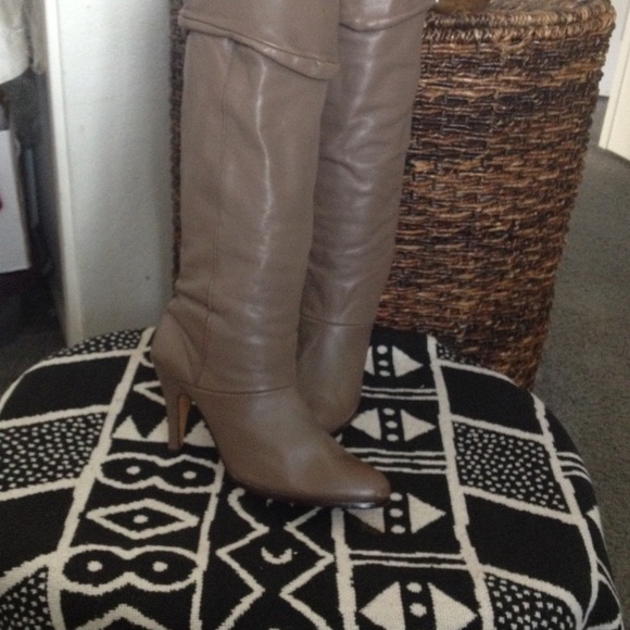 Ladies boots - Picture 2 of 3