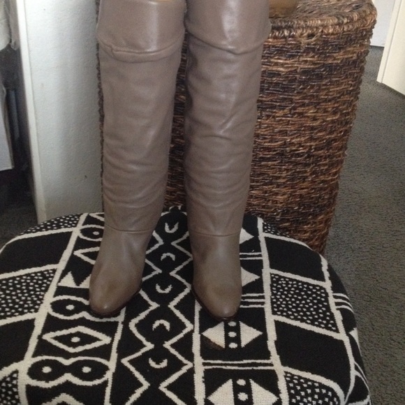 Ladies boots - Picture 3 of 3