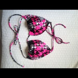 Cute bikini top! Worn ONCE for a carwash!👙