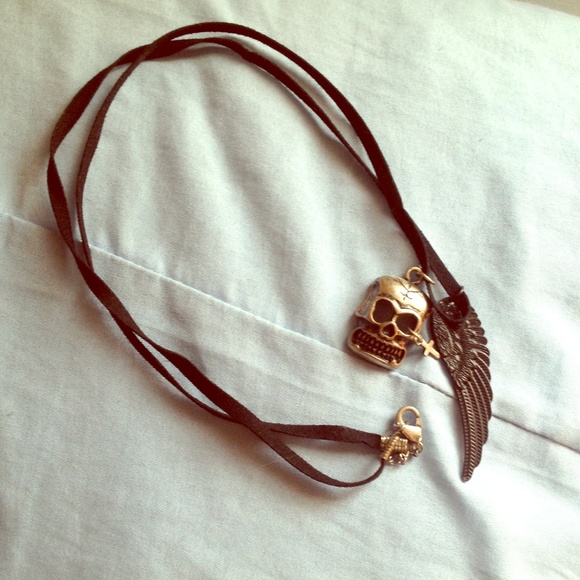 (💛) Skull & Wing Necklace! 💀
