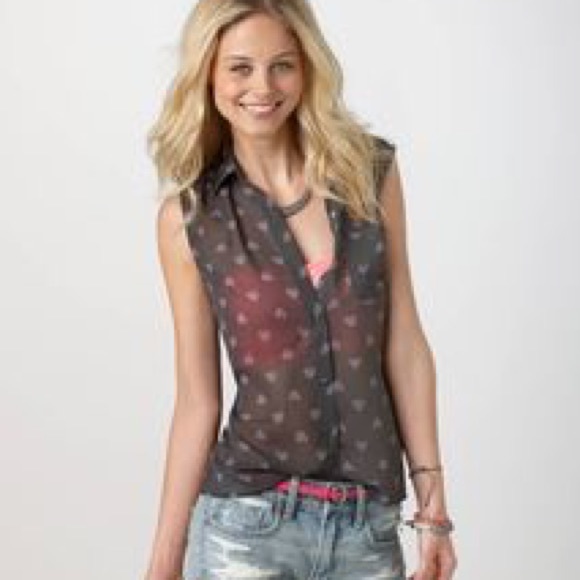 SALE ✨ Heart Print Button Down