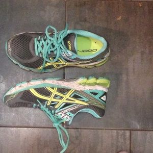 Brand new asics gt-1000 3 running shoes