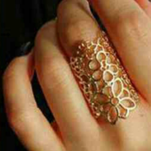 Jewelry - 99 CENT SHIPPING!!!!Cute ring