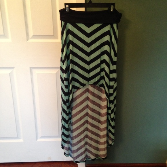 High Low Chevron Maxi Skirt! 💘