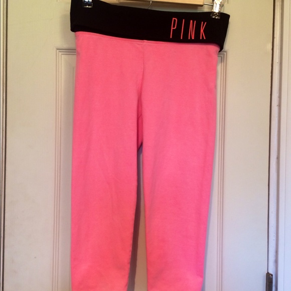 Victoria's Secrer PINK cropped yoga pants.