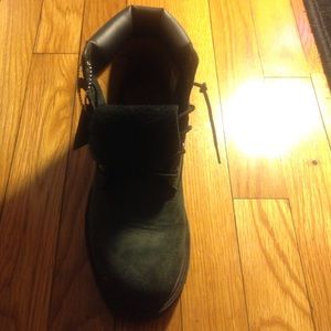 Olive green/ black timberlands size 4