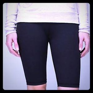 REDUCED!!! Lululemon Boogie On Short - Tall