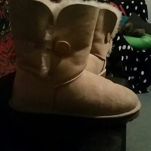 Sand bailey button uggs