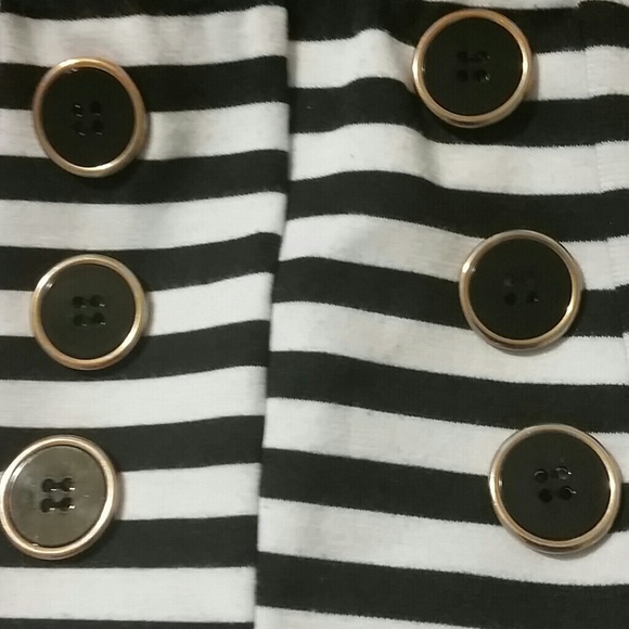 High waisted black/white shorts. - Picture 2 of 2