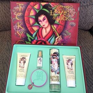 Ed Hardy Love & Luck fragrance set