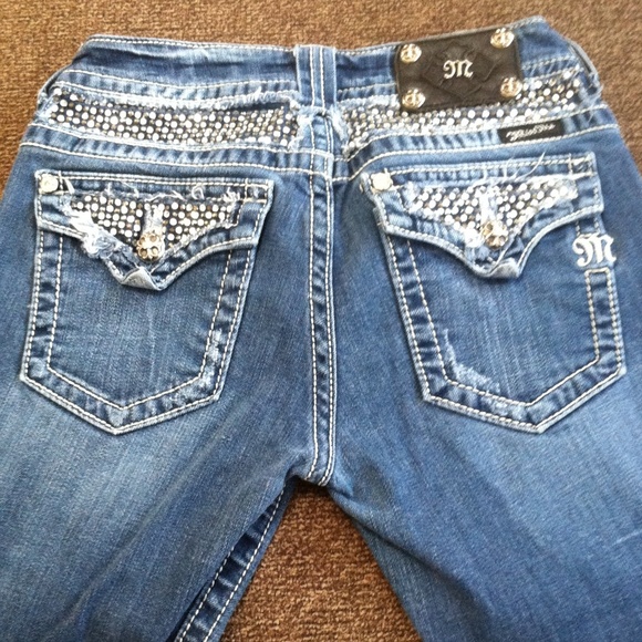 Super Cute 3/4 Length Miss Me Capri's Size 29