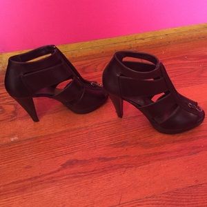Size 6 Fioni heels worn only twice!