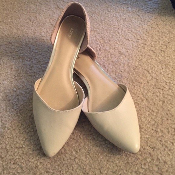 Pointed toe flats