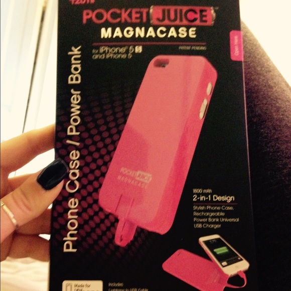 iPhone 5s/5c case with built in charger.