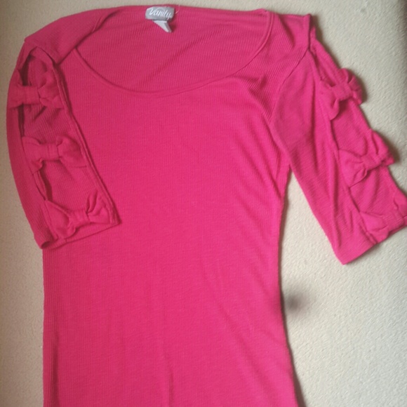 Hot pink cut-out bows on sleeve top