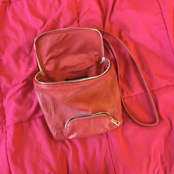 Small red over the shoulder bag - Picture 4 of 4