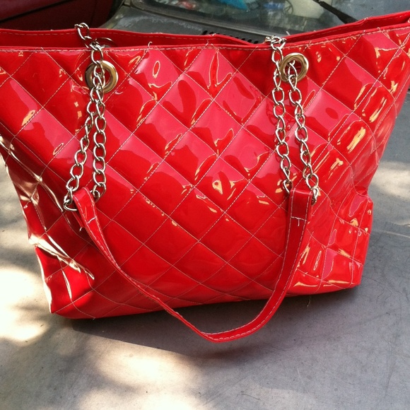 Red Bag ๐น - Picture 2 of 2