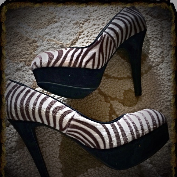 Guess Heels💐