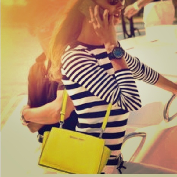 Authentic micheal kors bag black and neon color!