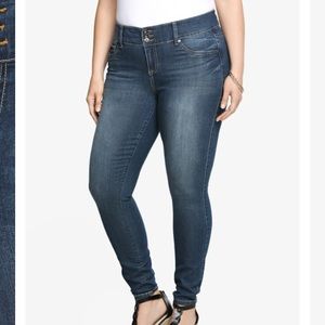 ⚡️FLASH SALE⚡️ Torrid Medium Wash Jegging