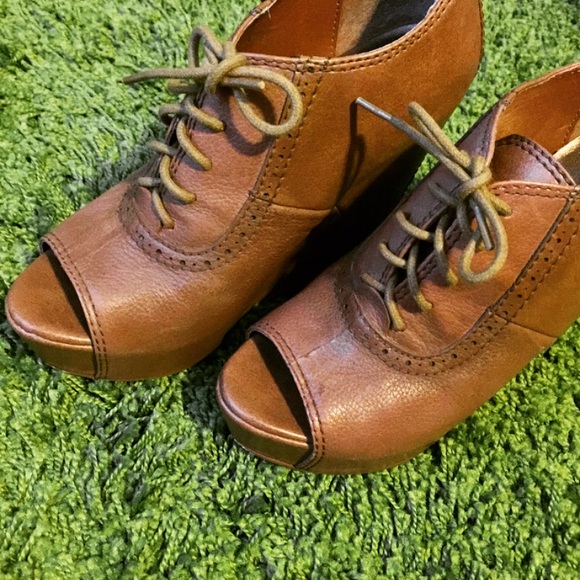 ❌SOLD❌Steve Madden Peep Toe Platform Wedge Bootie - Picture 2 of 4