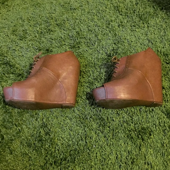 ❌SOLD❌Steve Madden Peep Toe Platform Wedge Bootie - Picture 3 of 4