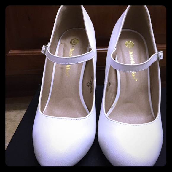 Chase&Chloe White pumps