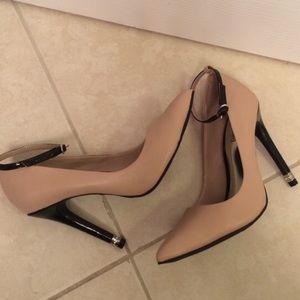 Jennifer Lopez -JLO Blush/Nudish pumps