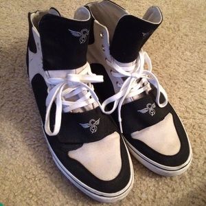 Black and White Cloth Creative Recreation.