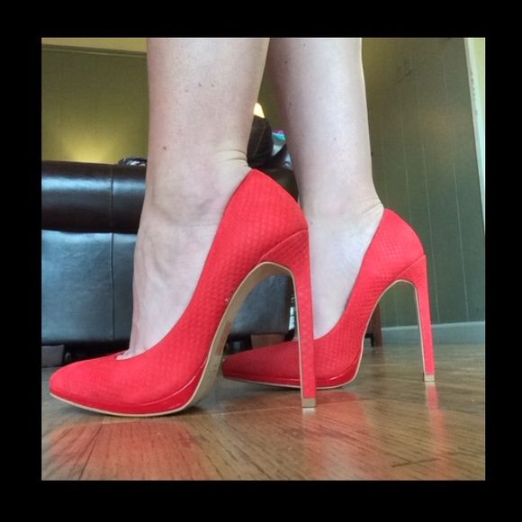 SEXY RED PUMPS (4.5 inch)