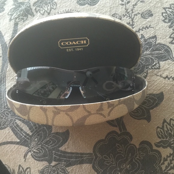 Coach Noelle sunglasses with case like new
