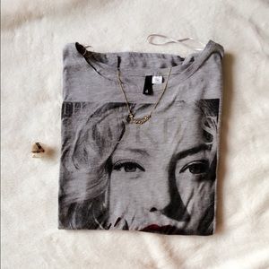 H&M long Tee.  "The story of red lips"