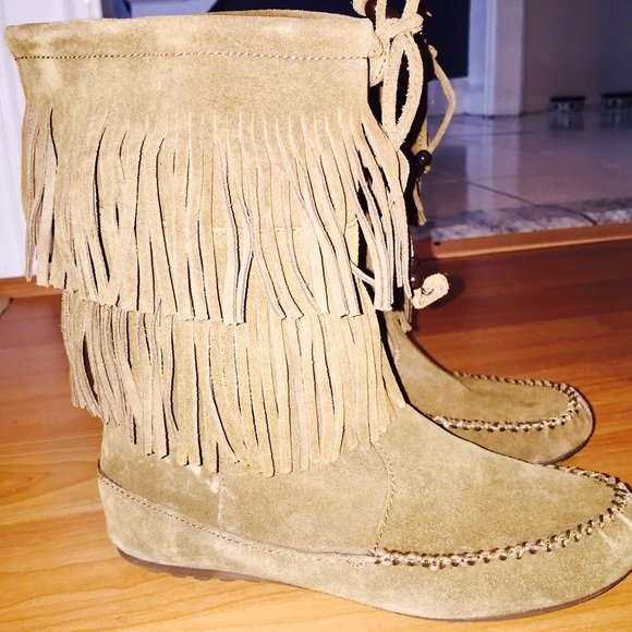 MinneTonka boots