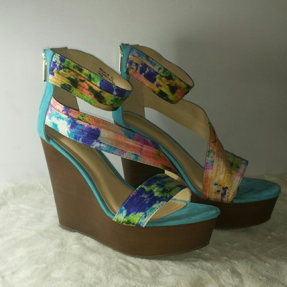 **SOLD**Super cute color block wedge heel - Picture 2 of 3